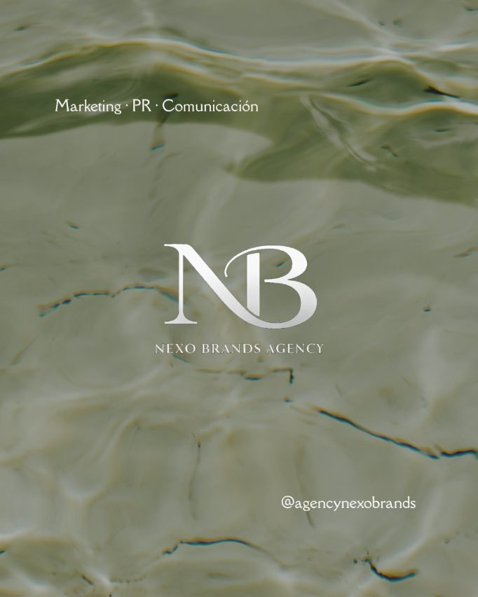 Cover con logo NB sobre agua verde oliva